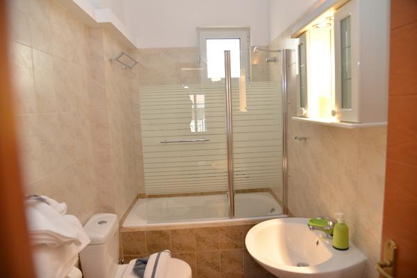 Mideia Hotel Livadeia Exterior photo