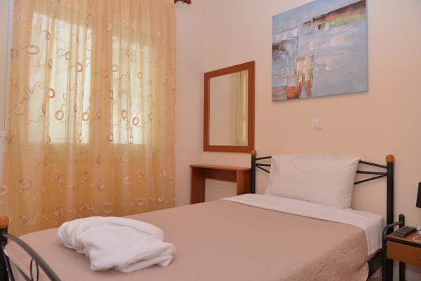 Mideia Hotel Livadeia Exterior photo